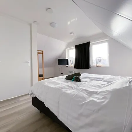 Lakeview With Swimming And Fishing Pier Simonshaven