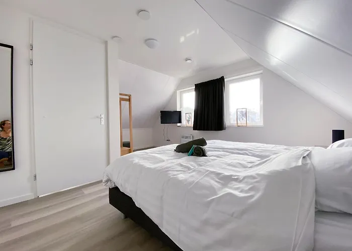 Lakeview With Swimming And Fishing Pier Simonshaven