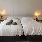 Vakantiehuis Lakeview With Swimming And Fishing Pier Simonshaven