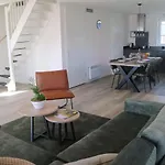 Lakeview With Swimming And Fishing Pier Vakantiehuis Simonshaven
