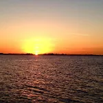 Lakeview With Swimming And Fishing Pier Vakantiehuis Simonshaven